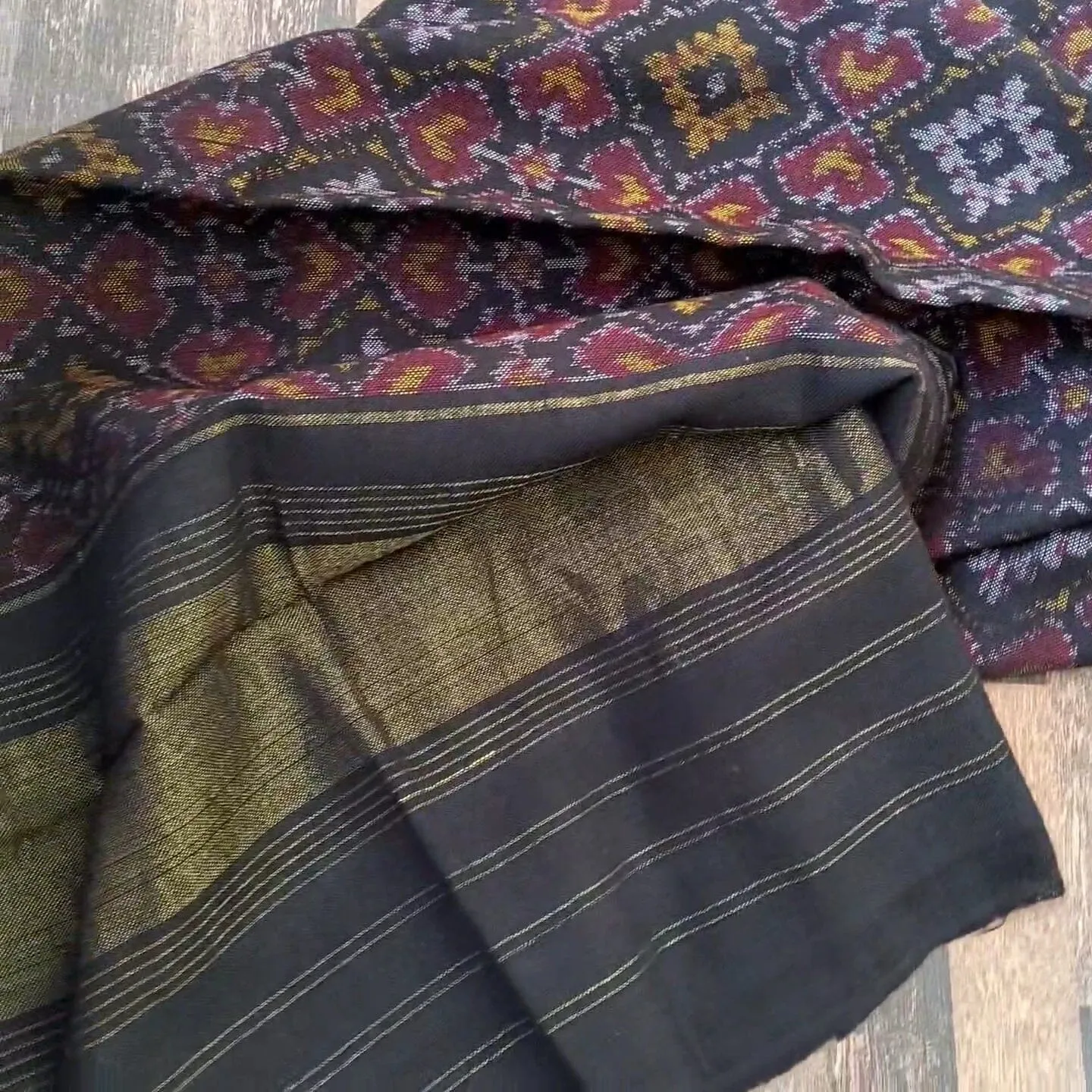 Patola Hand woven woollen shawl with Zari Pallu